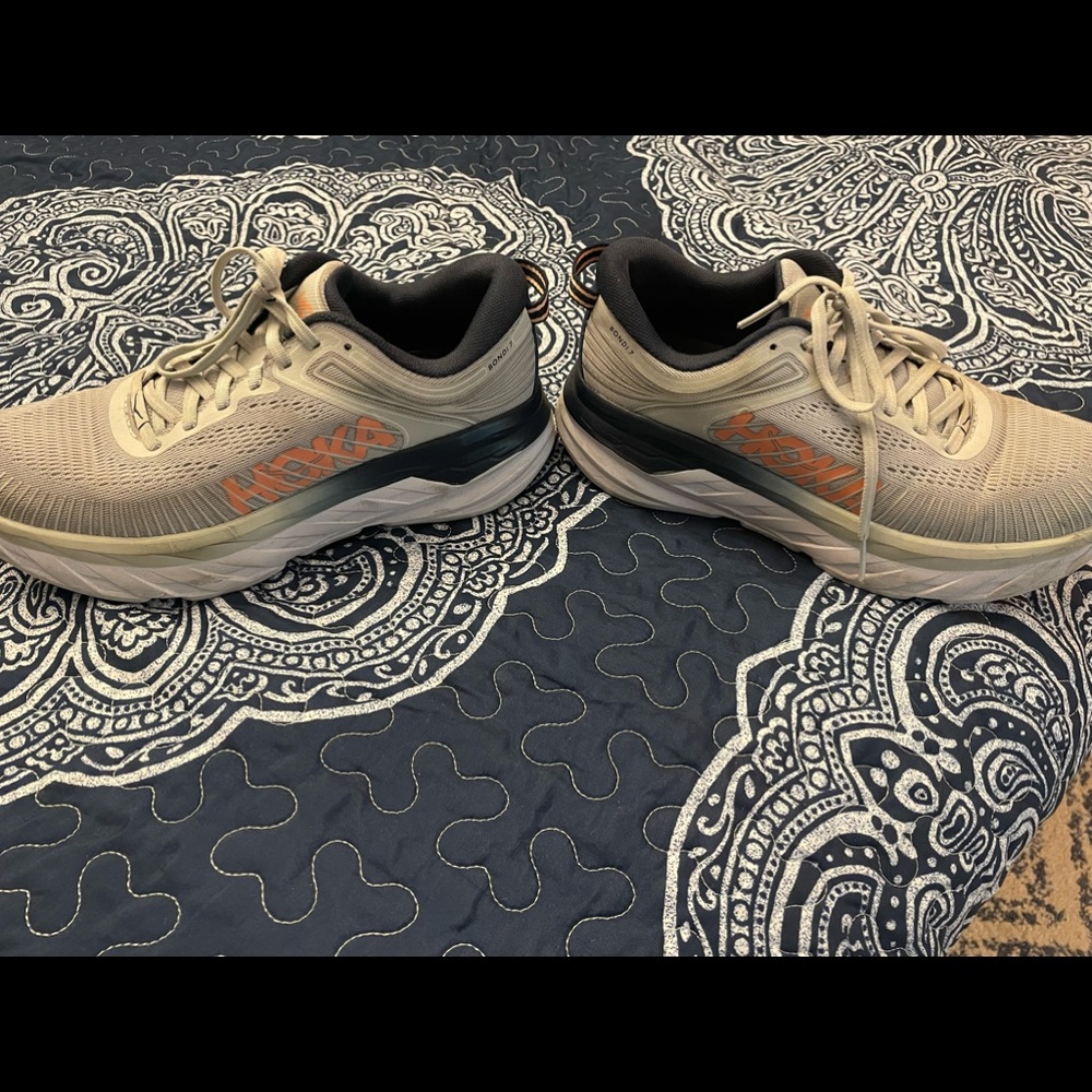 Ladies Hoka Bondi 7 size 7.5